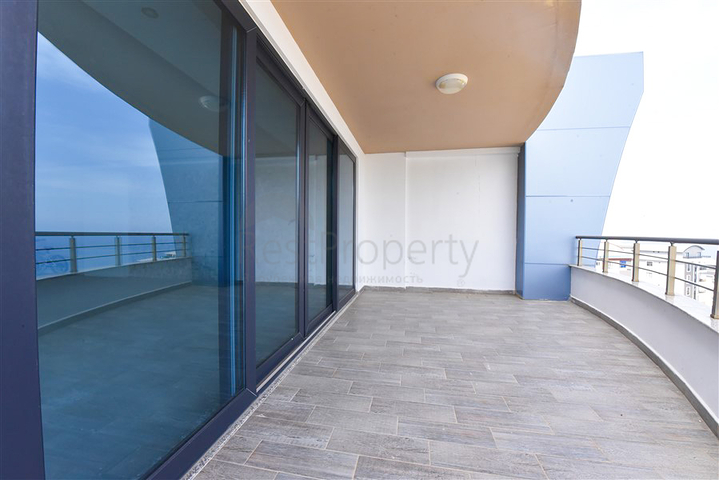 Розкішний пентхаус з видом на Середземне море в районі Каргиджак