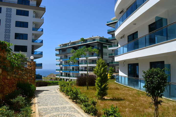 Розкішний пентхаус з видом на Середземне море в районі Каргиджак