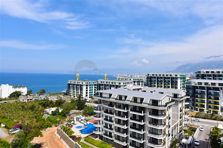 Розкішний пентхаус з видом на Середземне море в районі Каргиджак