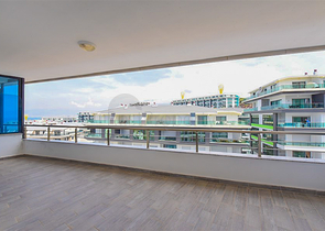 Розкішний пентхаус з видом на Середземне море в районі Каргиджак