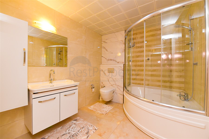 Простора пентхаус 3 + 1 в районі Махмутлар