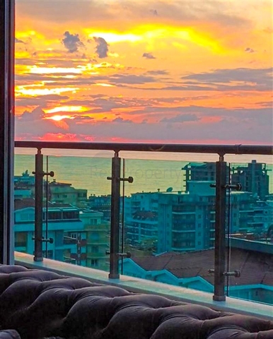 Простора пентхаус 3 + 1 в районі Махмутлар