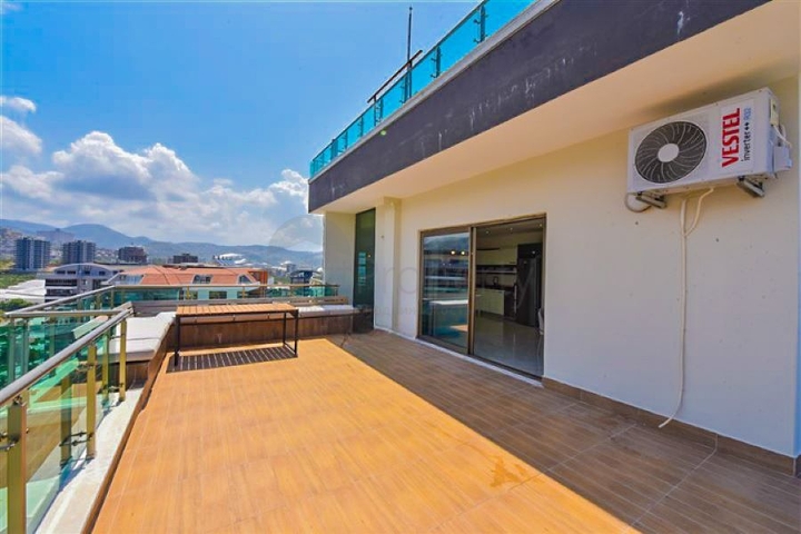 Простора пентхаус 3 + 1 в районі Махмутлар