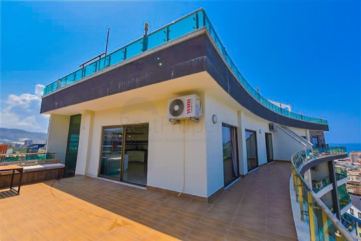 Простора пентхаус 3 + 1 в районі Махмутлар