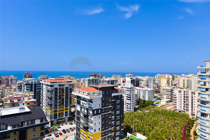 Простора пентхаус 3 + 1 в районі Махмутлар