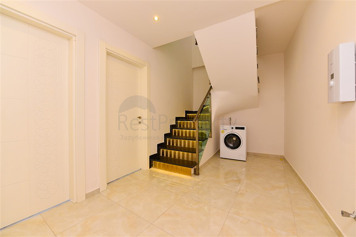 Простора пентхаус 3 + 1 в районі Махмутлар