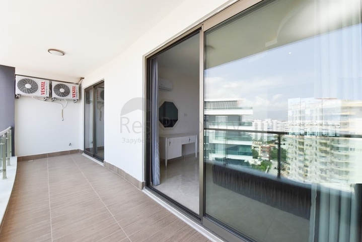 Простора пентхаус 3 + 1 в районі Махмутлар