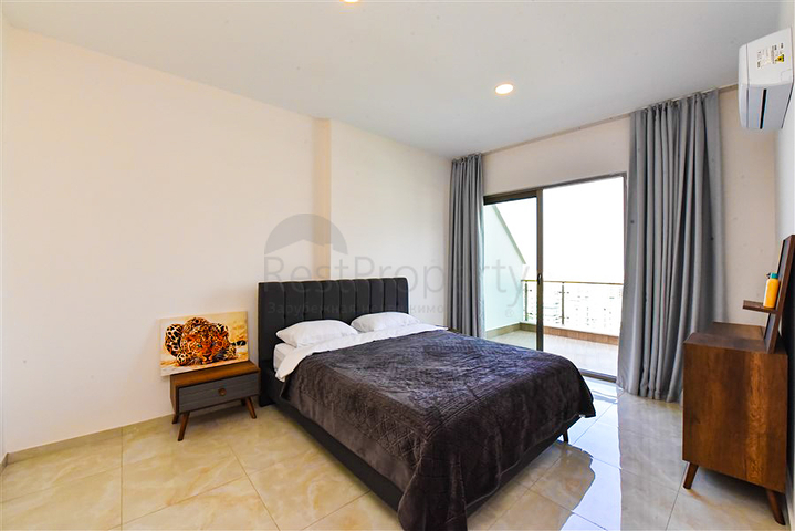 Простора пентхаус 3 + 1 в районі Махмутлар