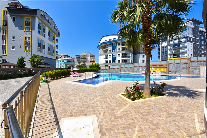 Простора пентхаус 3 + 1 в районі Махмутлар