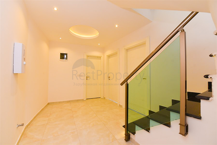 Простора пентхаус 3 + 1 в районі Махмутлар