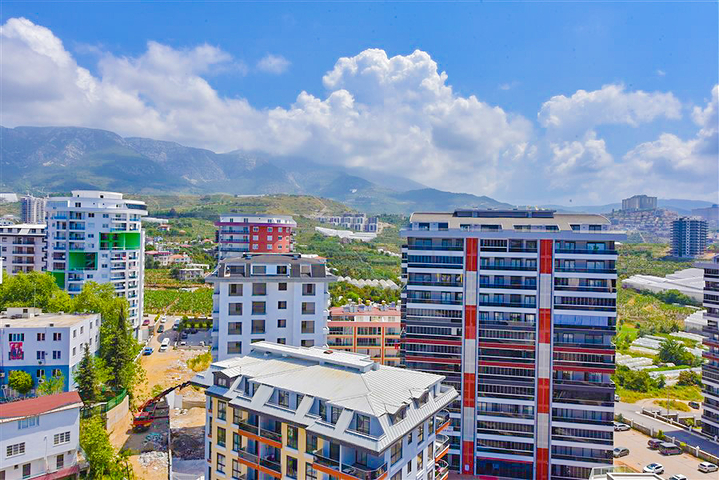 Простора пентхаус 3 + 1 в районі Махмутлар