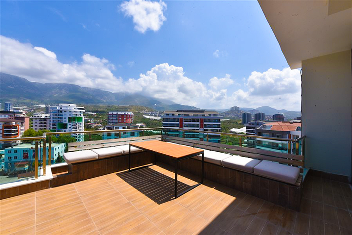 Простора пентхаус 3 + 1 в районі Махмутлар