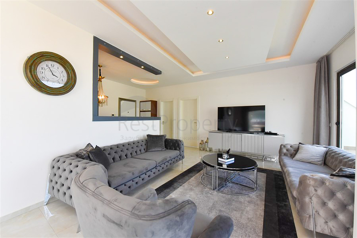 Простора пентхаус 3 + 1 в районі Махмутлар