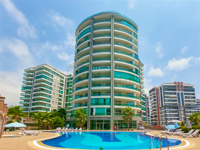 Простора пентхаус 3 + 1 в районі Махмутлар