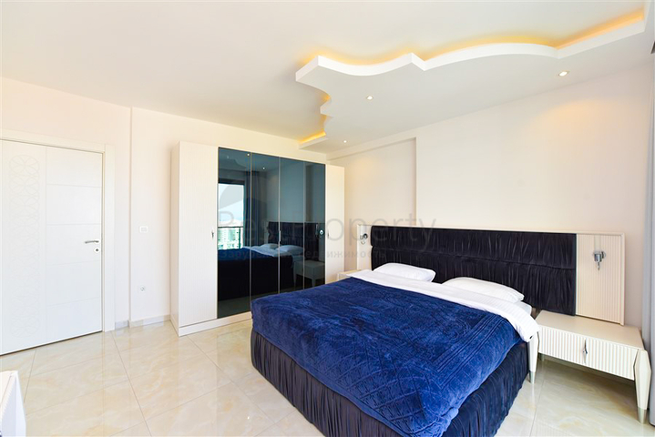 Простора пентхаус 3 + 1 в районі Махмутлар