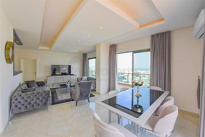 Простора пентхаус 3 + 1 в районі Махмутлар