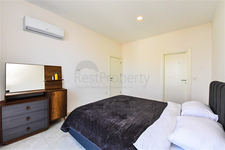 Простора пентхаус 3 + 1 в районі Махмутлар