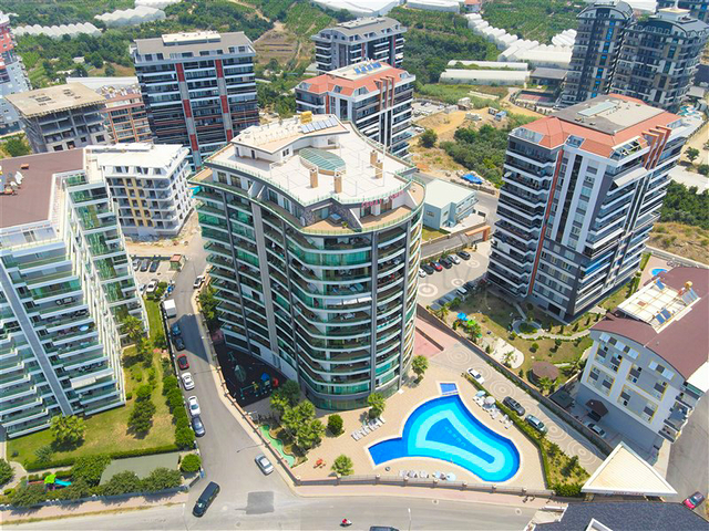 Простора пентхаус 3 + 1 в районі Махмутлар