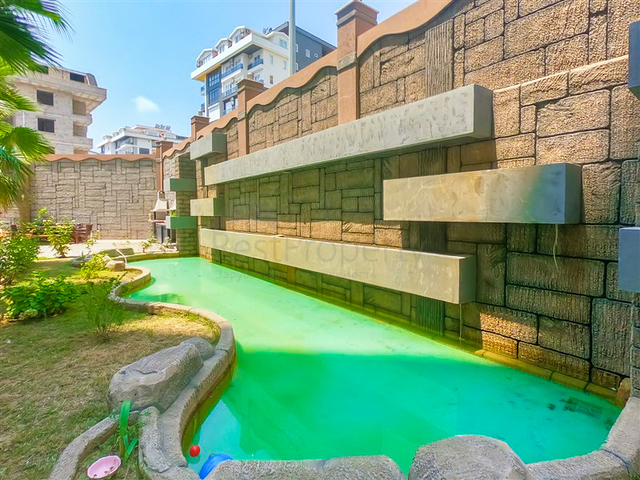 Простора пентхаус 3 + 1 в районі Махмутлар