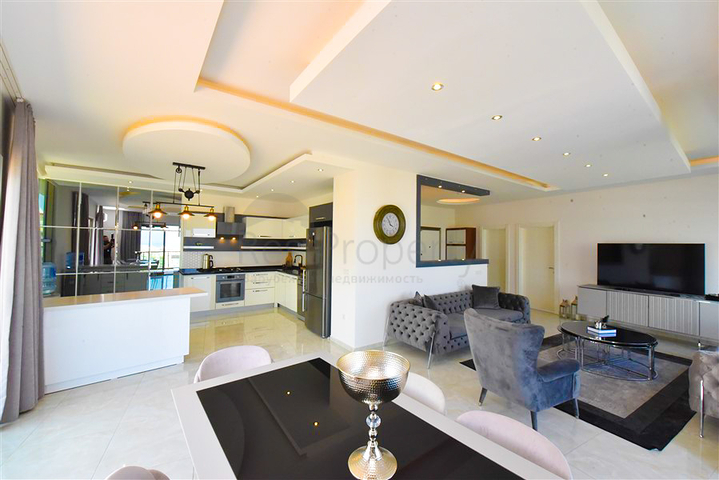 Простора пентхаус 3 + 1 в районі Махмутлар