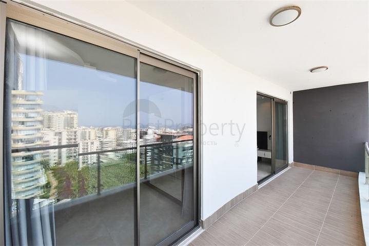 Простора пентхаус 3 + 1 в районі Махмутлар