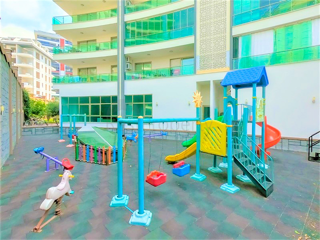 Простора пентхаус 3 + 1 в районі Махмутлар