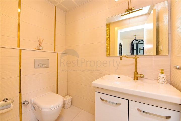 Простора пентхаус 3 + 1 в районі Махмутлар