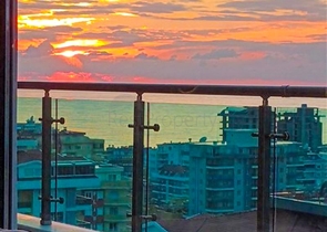 Простора пентхаус 3 + 1 в районі Махмутлар