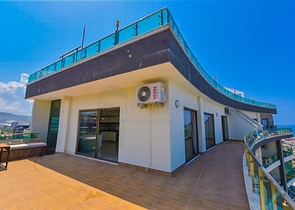 Простора пентхаус 3 + 1 в районі Махмутлар