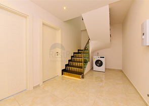 Простора пентхаус 3 + 1 в районі Махмутлар