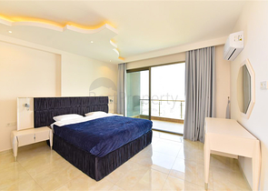 Простора пентхаус 3 + 1 в районі Махмутлар