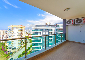 Простора пентхаус 3 + 1 в районі Махмутлар