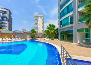 Простора пентхаус 3 + 1 в районі Махмутлар