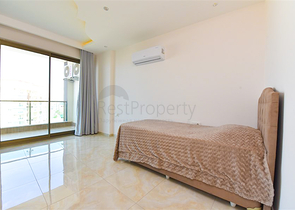 Простора пентхаус 3 + 1 в районі Махмутлар