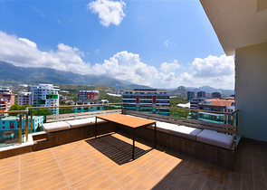 Простора пентхаус 3 + 1 в районі Махмутлар