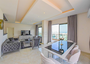 Простора пентхаус 3 + 1 в районі Махмутлар