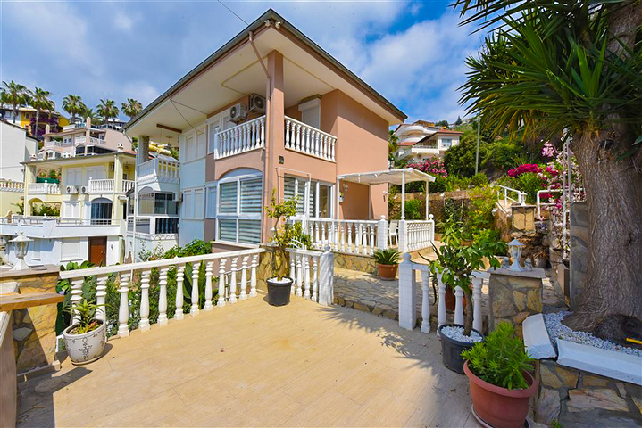 Таунхаус 2 + 1 в 600 м від моря в районі Каргиджак