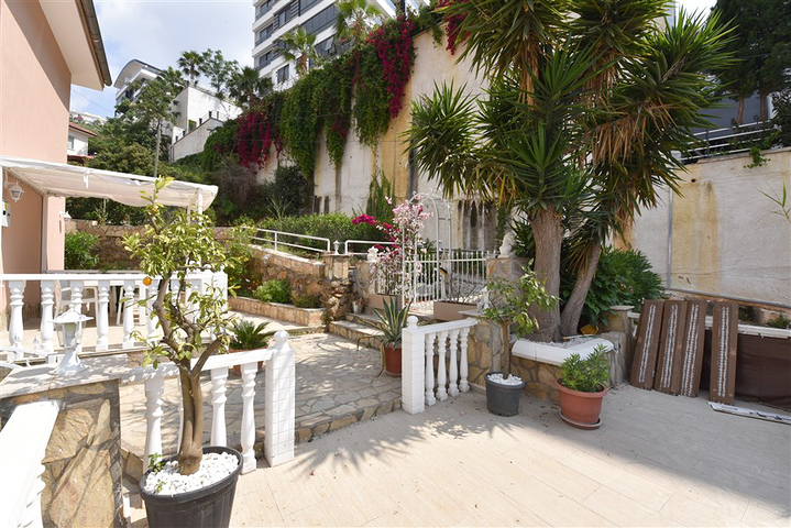 Таунхаус 2 + 1 в 600 м від моря в районі Каргиджак