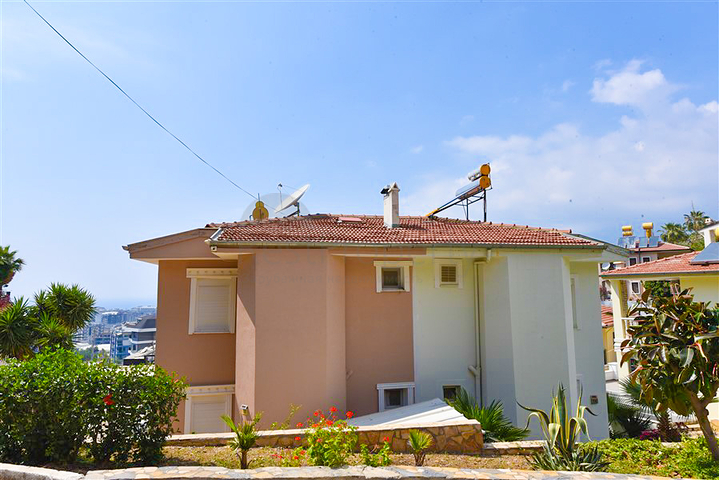 Таунхаус 2 + 1 в 600 м від моря в районі Каргиджак