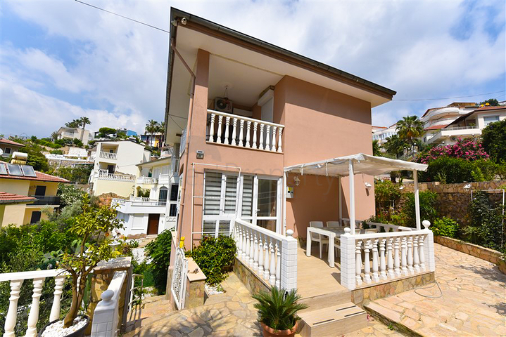 Таунхаус 2 + 1 в 600 м від моря в районі Каргиджак