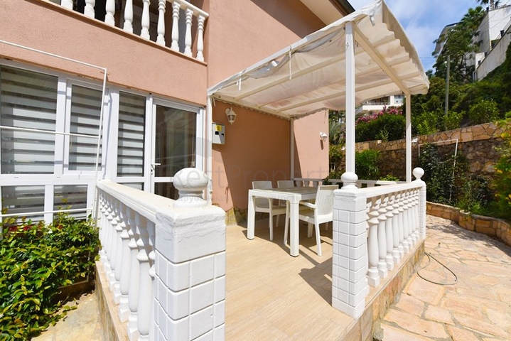 Таунхаус 2 + 1 в 600 м від моря в районі Каргиджак