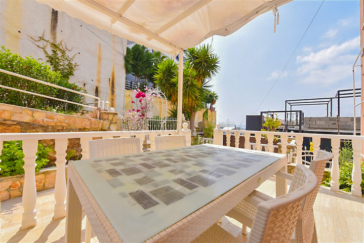 Таунхаус 2 + 1 в 600 м від моря в районі Каргиджак