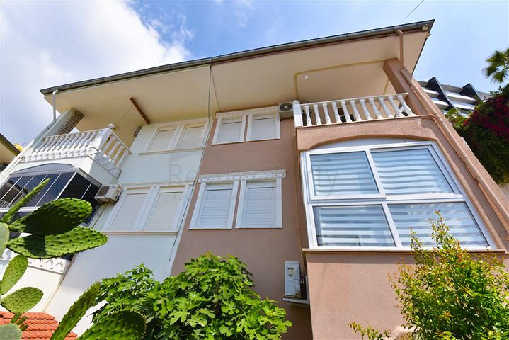 Таунхаус 2 + 1 в 600 м від моря в районі Каргиджак