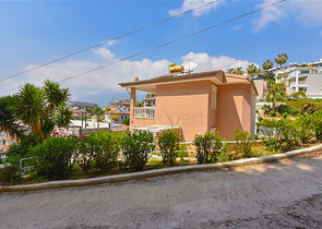 Таунхаус 2 + 1 в 600 м від моря в районі Каргиджак