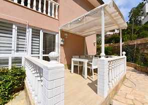 Таунхаус 2 + 1 в 600 м від моря в районі Каргиджак