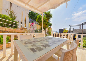 Таунхаус 2 + 1 в 600 м від моря в районі Каргиджак