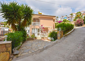 Таунхаус 2 + 1 в 600 м від моря в районі Каргиджак