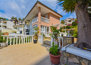 Таунхаус 2 + 1 в 600 м від моря в районі Каргиджак