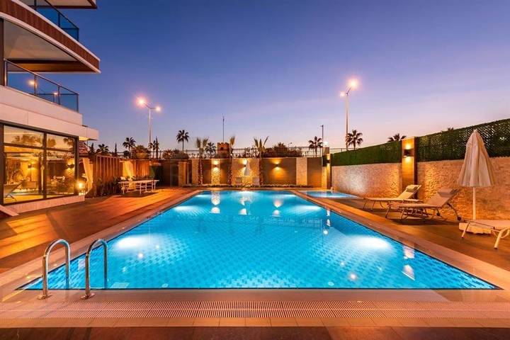 Квартира 2+1 на першій лінії в Кестель 