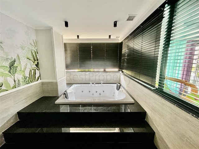 Садовий дуплекс в районі Оба